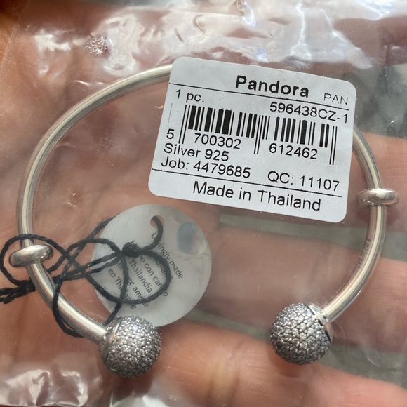 NWT Pandora Charm Carrier Moments Silver
Pave Bangle Bracelet w/ 2 Stoppers Sz 1 - Picture 6 of 13